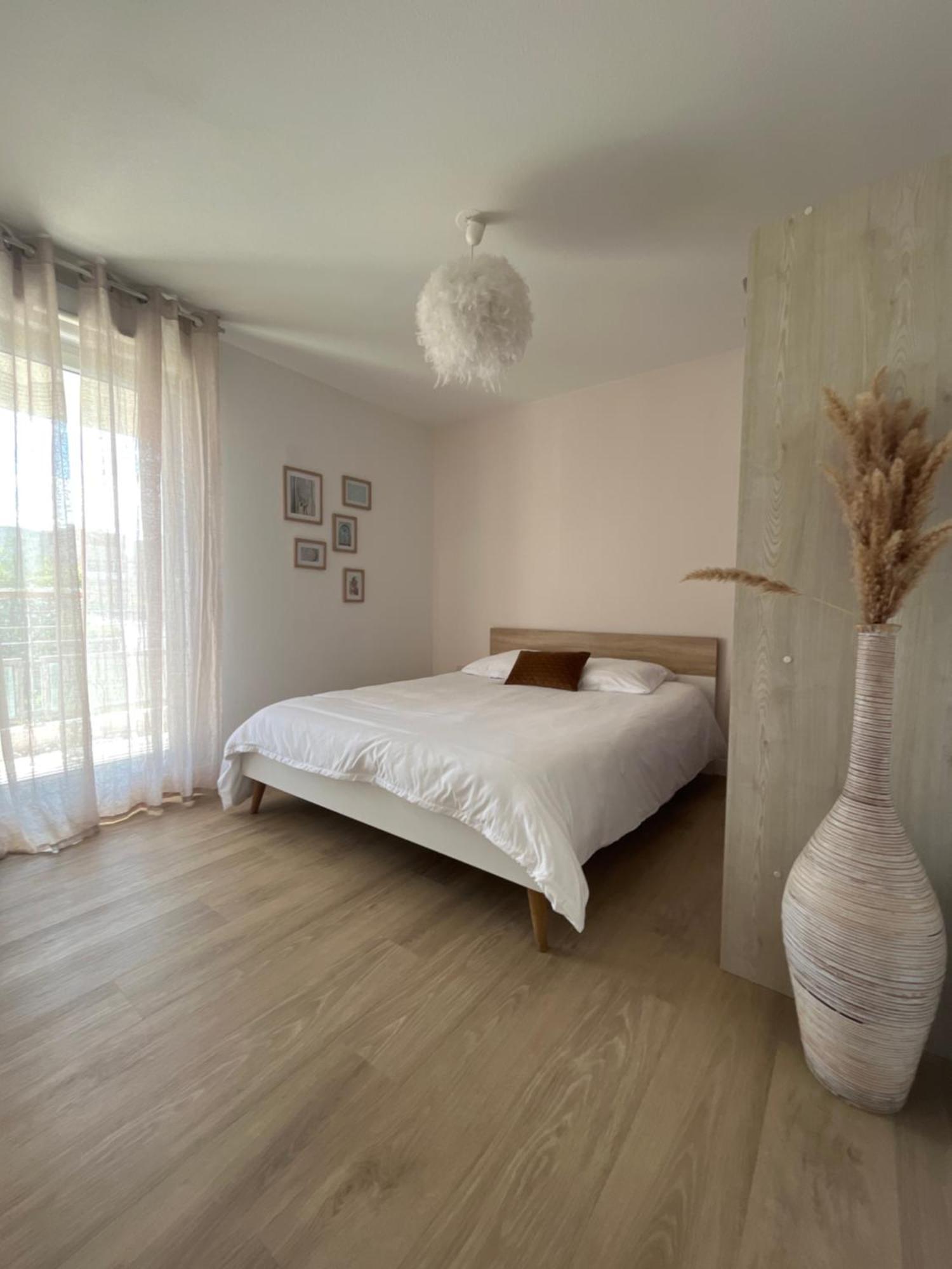Appartement 2 Chambres Dans Residence Avec Piscine Et Parking La Ciotat Eksteriør bilde