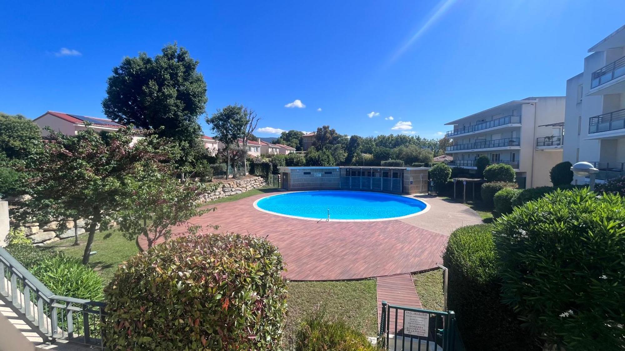 Appartement 2 Chambres Dans Residence Avec Piscine Et Parking La Ciotat Eksteriør bilde